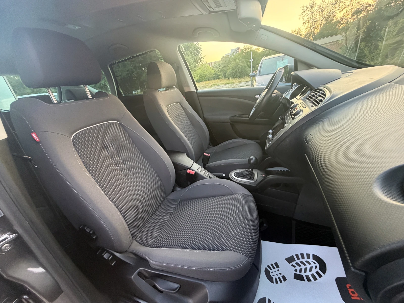 Seat Altea XL 1.6TDi АВТОМАТИК, снимка 10 - Автомобили и джипове - 55098616