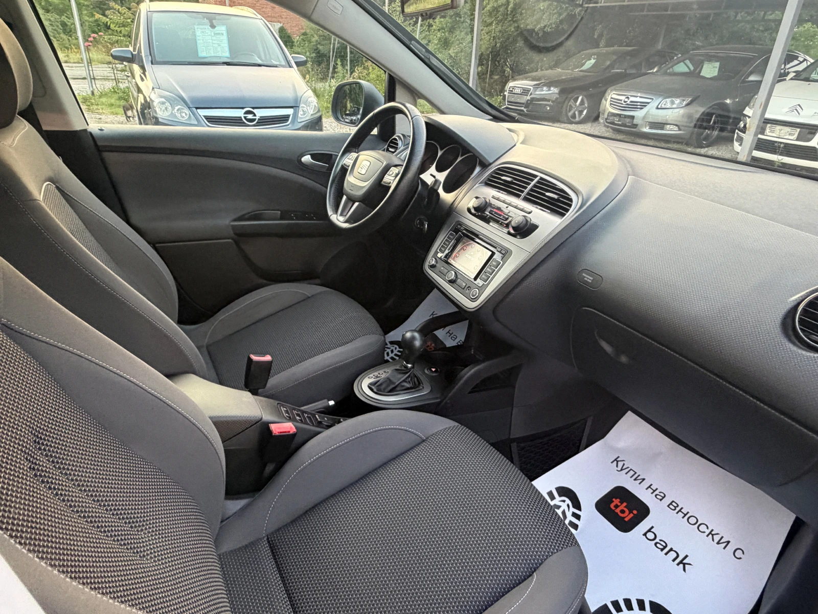 Seat Altea XL 1.6TDi АВТОМАТИК, снимка 9 - Автомобили и джипове - 55098616