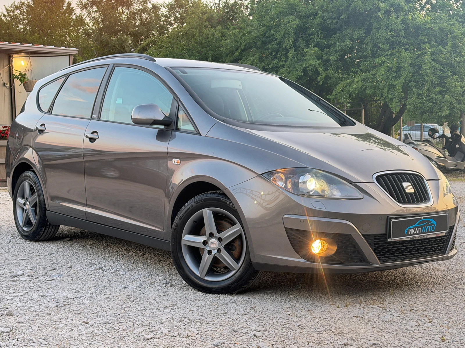 Seat Altea XL 1.6TDi АВТОМАТИК, снимка 3 - Автомобили и джипове - 55098616