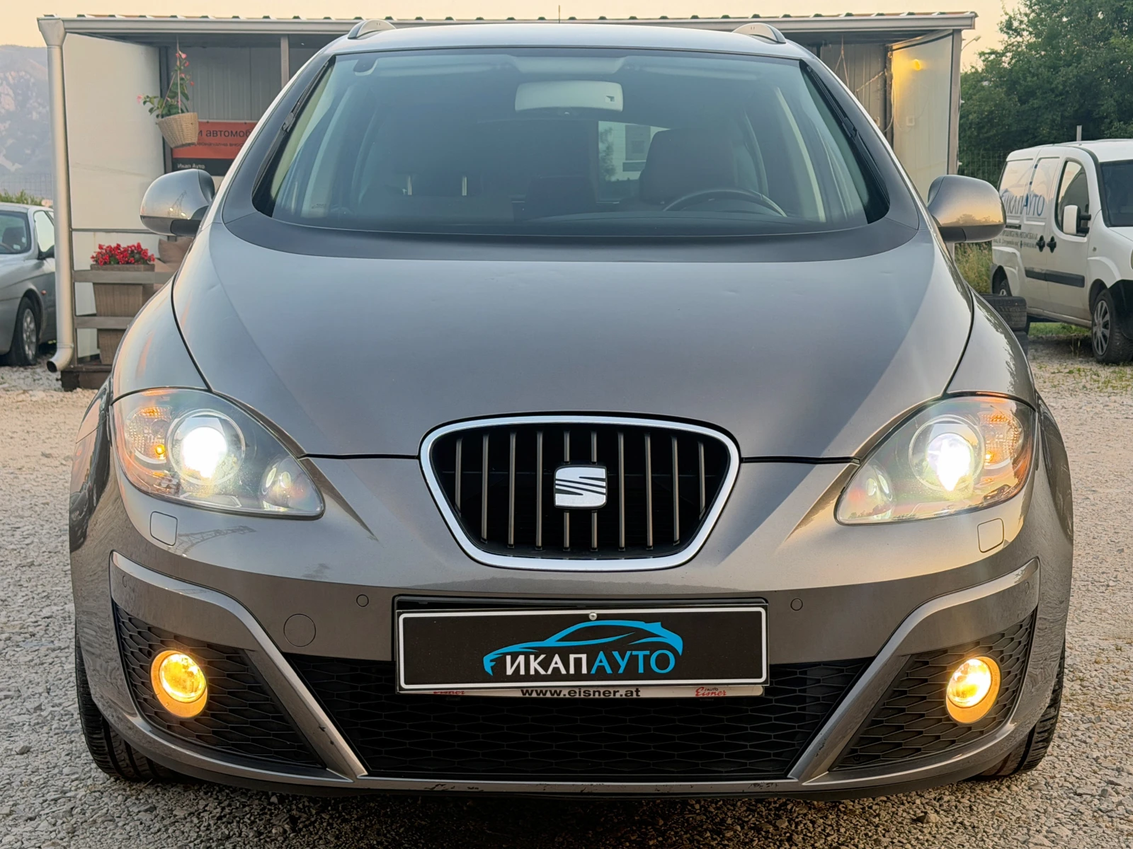 Seat Altea XL 1.6TDi АВТОМАТИК, снимка 2 - Автомобили и джипове - 55098616