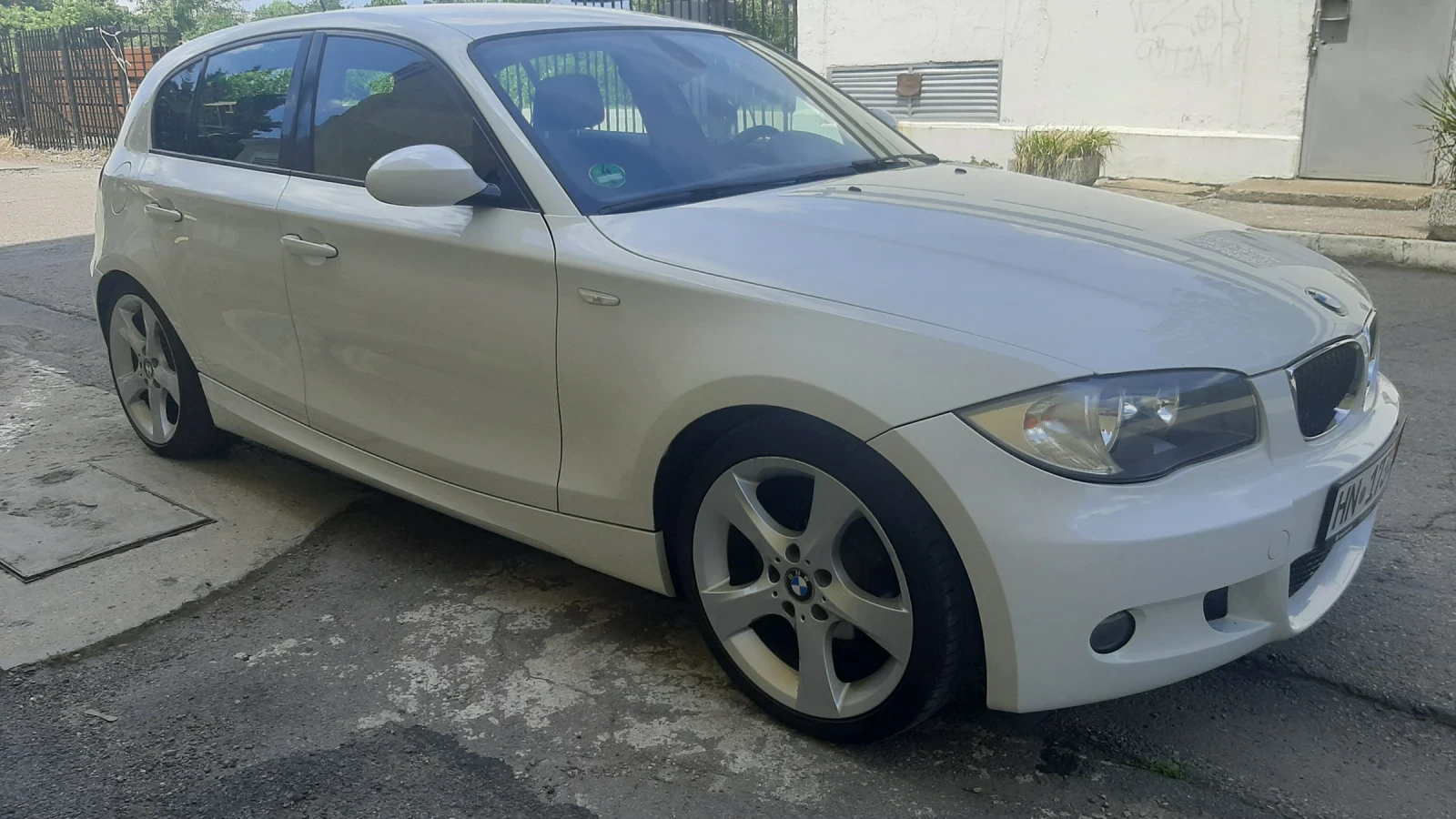 BMW 120 2.0 Бензин УНИКАЛНА М ПАКЕТ , снимка 7 - Автомобили и джипове - 55216414