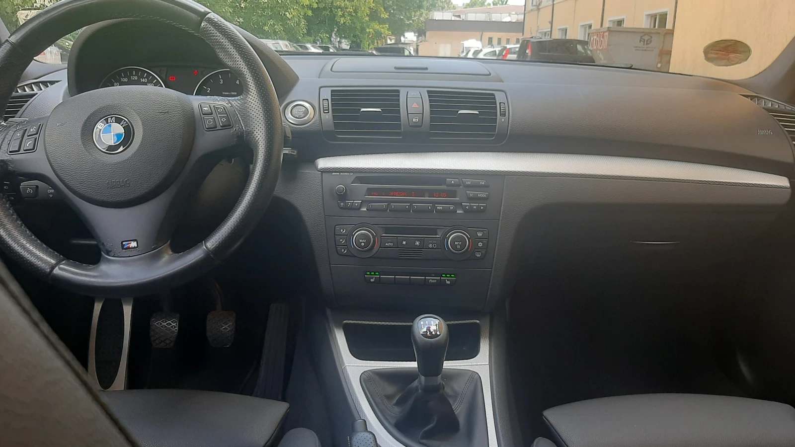 BMW 120 2.0 Бензин УНИКАЛНА М ПАКЕТ , снимка 15 - Автомобили и джипове - 55216414
