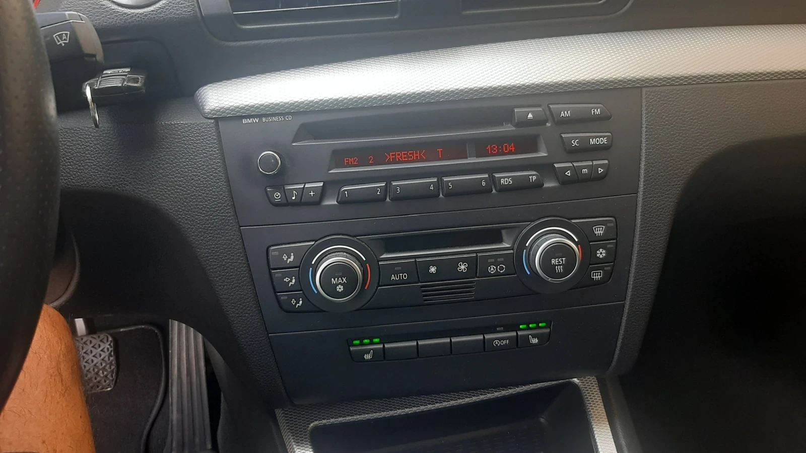 BMW 120 2.0 Бензин УНИКАЛНА М ПАКЕТ , снимка 13 - Автомобили и джипове - 55216414