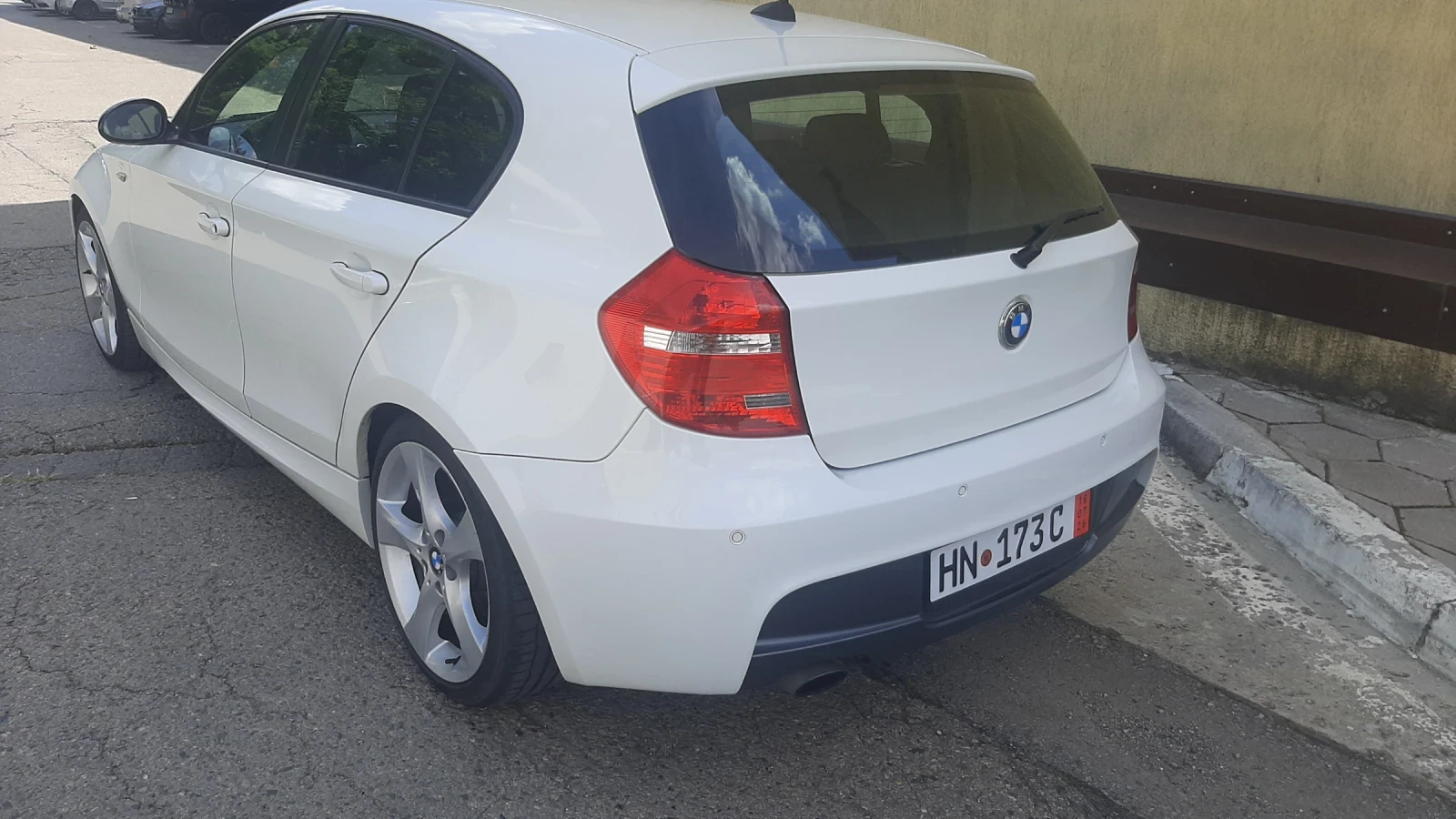 BMW 120 2.0 Бензин УНИКАЛНА М ПАКЕТ , снимка 4 - Автомобили и джипове - 55216414