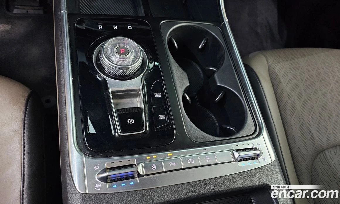 Kia Carnival Diesel 9-Seater Noblesse, снимка 9 - Автомобили и джипове - 56155327