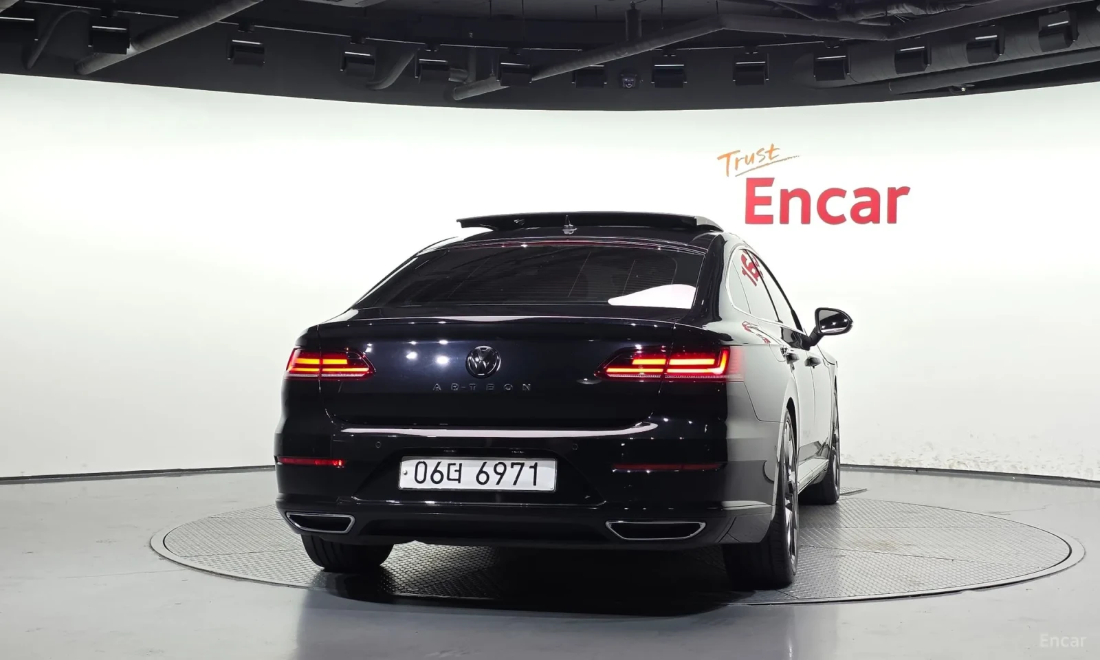 VW Arteon 2.0 TDI Premium/R-line\TOP CENA, снимка 4 - Автомобили и джипове - 56196873
