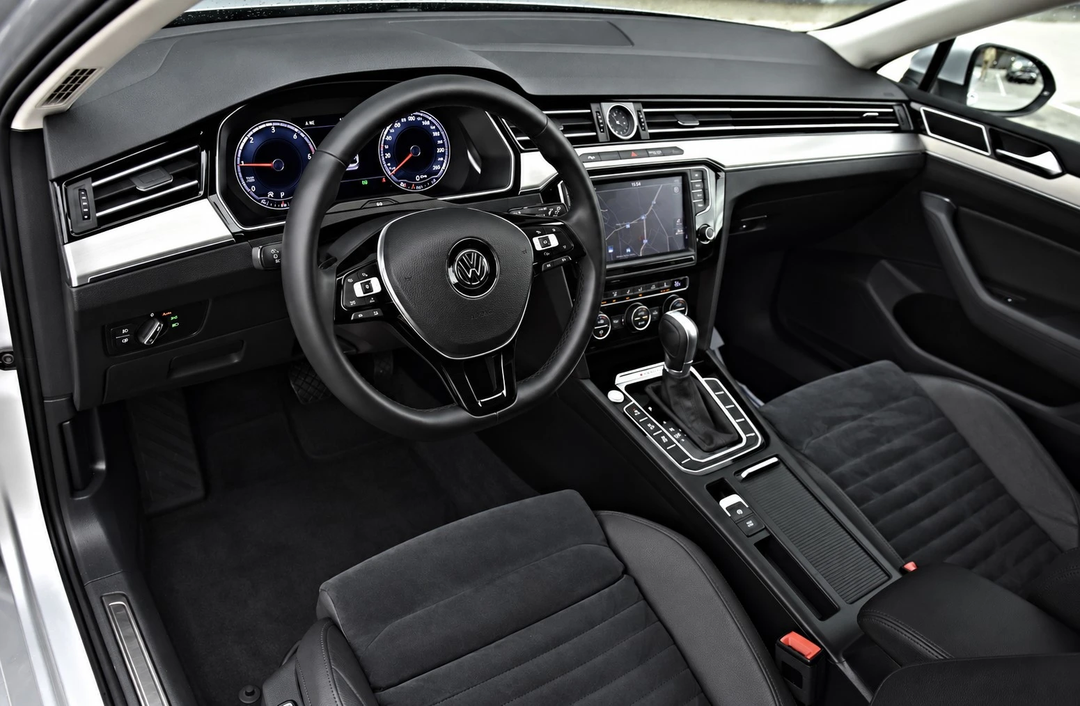 VW Passat 240hp 4 MOTION //ПОДГРЕВ/-ДИГИТАЛ/, снимка 7 - Автомобили и джипове - 56275913