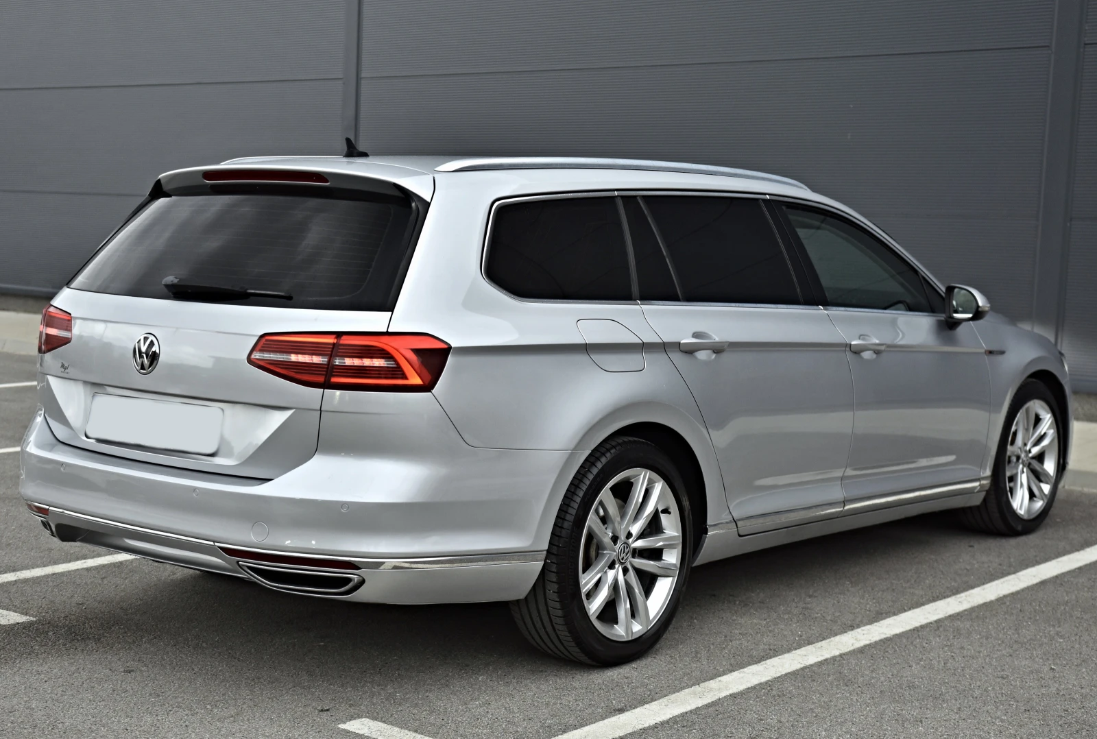 VW Passat 240hp 4 MOTION //ПОДГРЕВ/-ДИГИТАЛ/, снимка 4 - Автомобили и джипове - 56275913