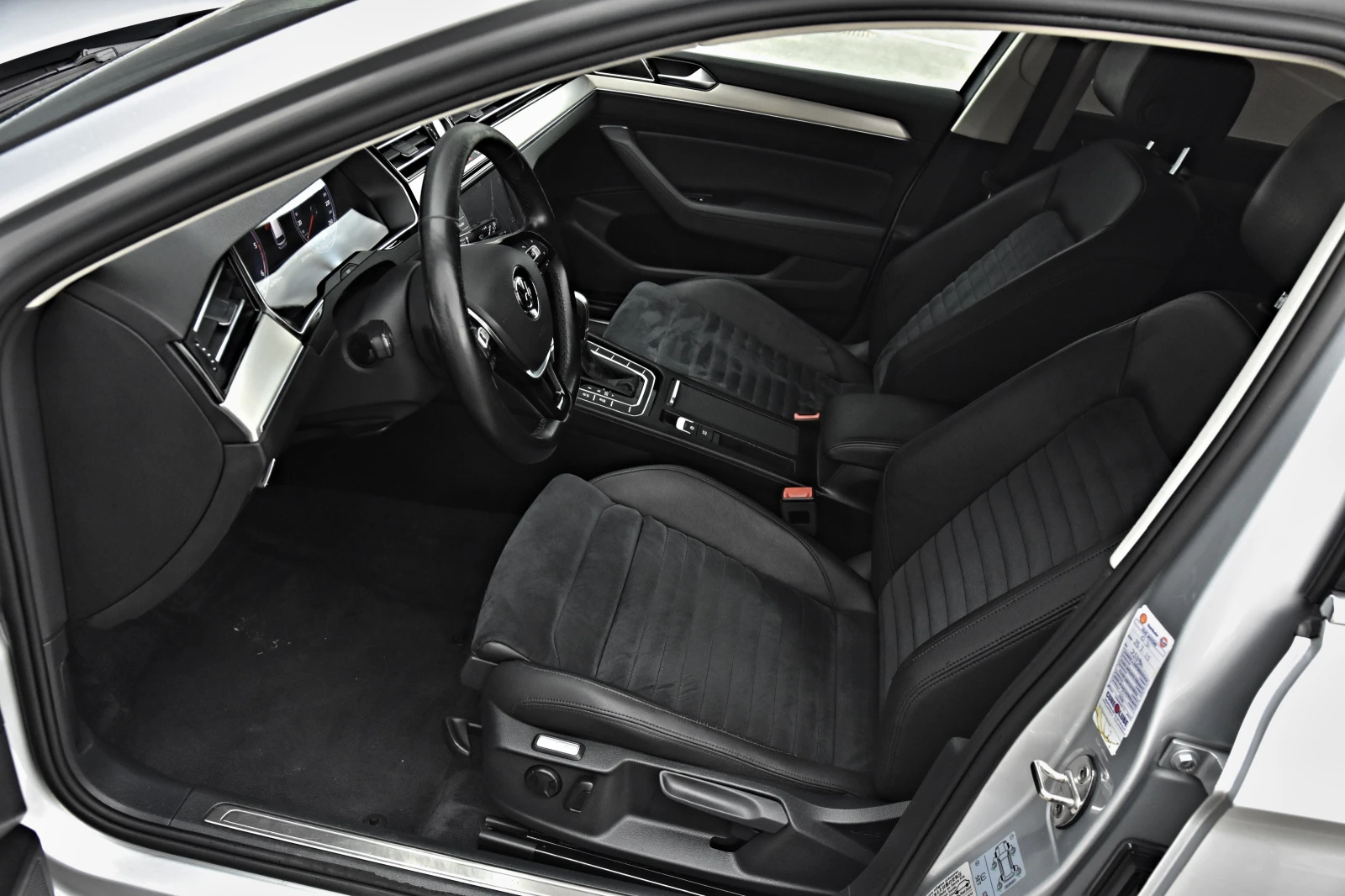 VW Passat 240hp 4 MOTION //ПОДГРЕВ/-ДИГИТАЛ/, снимка 9 - Автомобили и джипове - 56275913