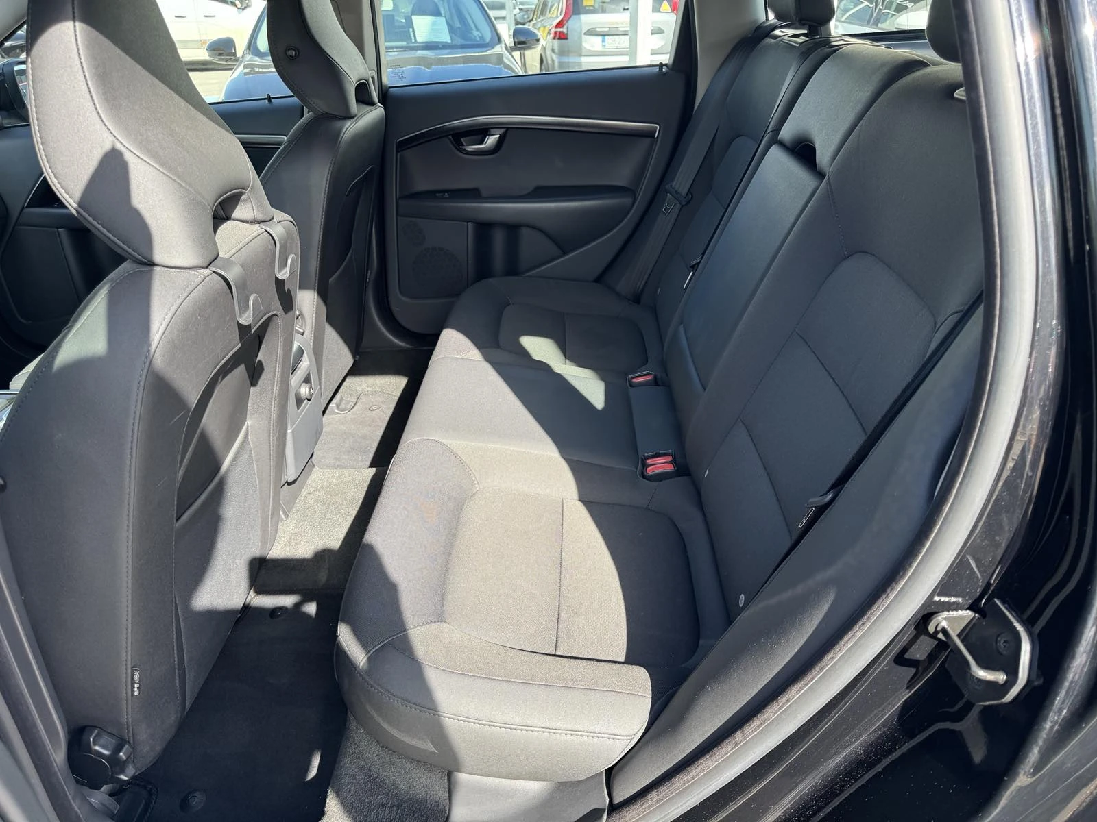 Volvo V70 D4, снимка 8 - Автомобили и джипове - 56598028