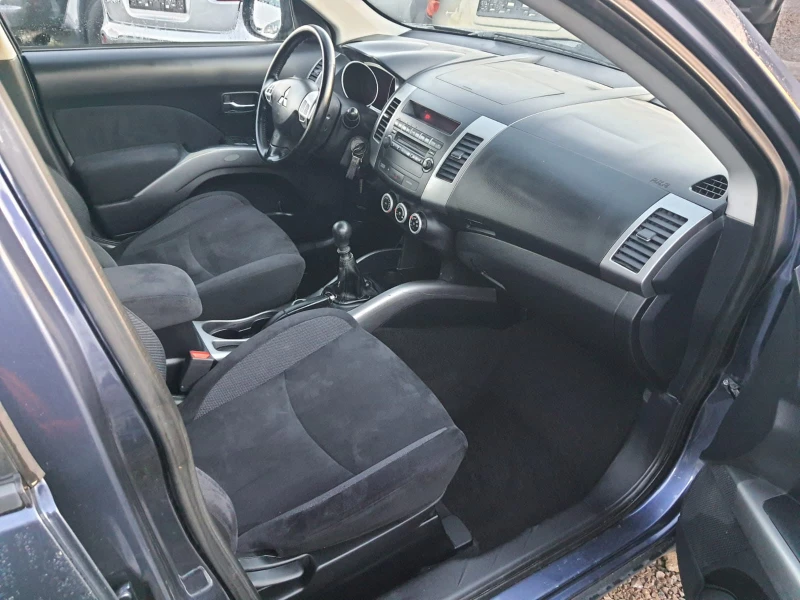 Mitsubishi Outlander 4* 4, снимка 13 - Автомобили и джипове - 47931403