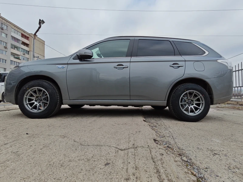 Mitsubishi Outlander PHEV, снимка 15 - Автомобили и джипове - 52845553