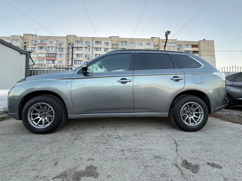 Mitsubishi Outlander PHEV, снимка 3 - Автомобили и джипове - 52845553