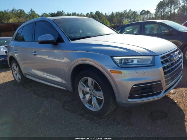 Audi Q5 2.0T Premium / Tech Premium