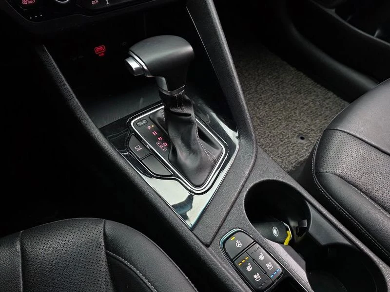 Kia Niro 1.6 Automatic, снимка 9 - Автомобили и джипове - 55880512