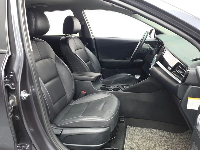 Kia Niro 1.6 Automatic, снимка 11 - Автомобили и джипове - 55880512