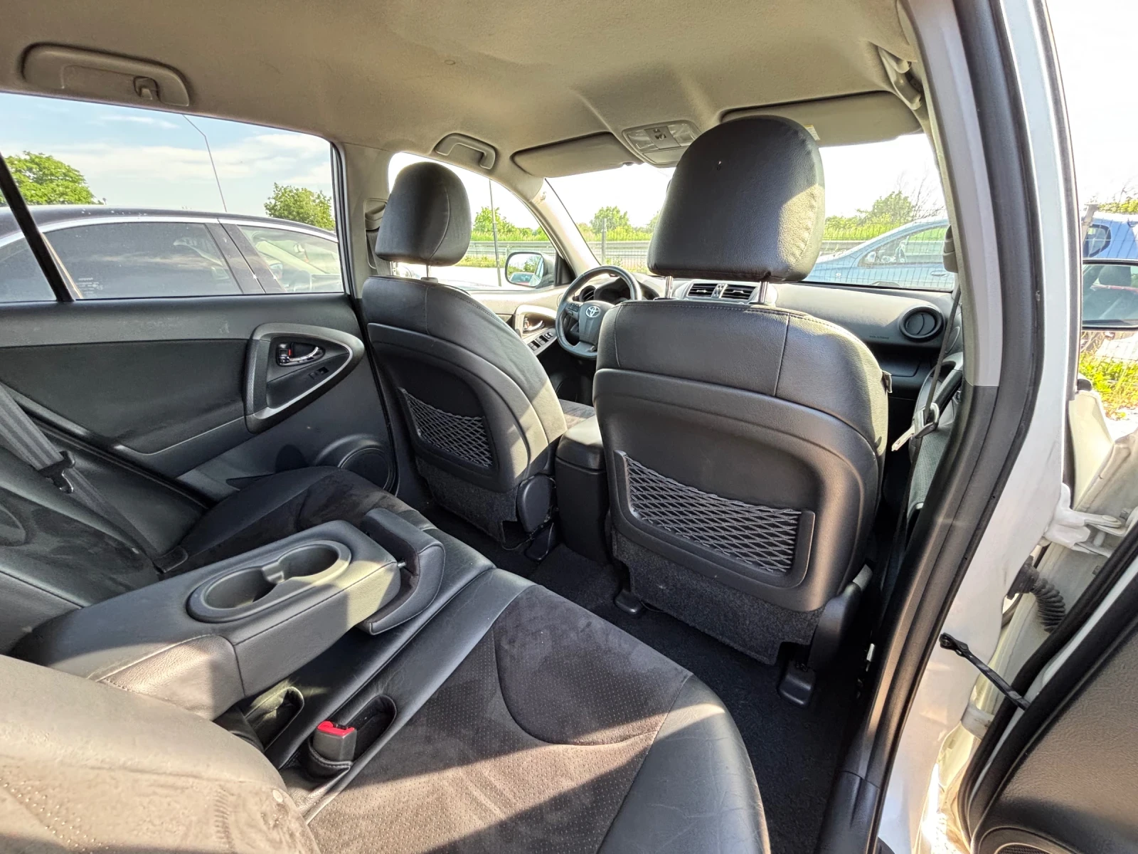 Toyota Rav4 2.2D/4X4/PODGREV/KAMERA/NAVI/KEY LESS GO, снимка 9 - Автомобили и джипове - 54599090