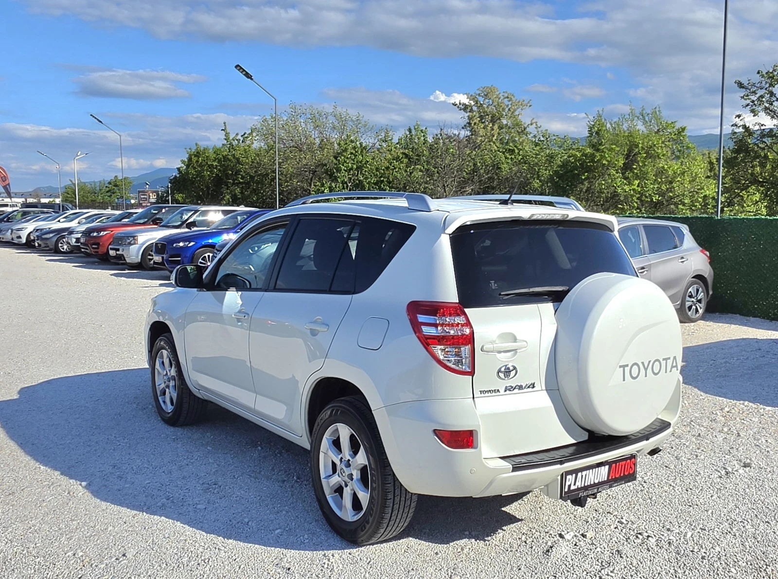 Toyota Rav4 2.2D/4X4/PODGREV/KAMERA/NAVI/KEY LESS GO, снимка 8 - Автомобили и джипове - 54599090