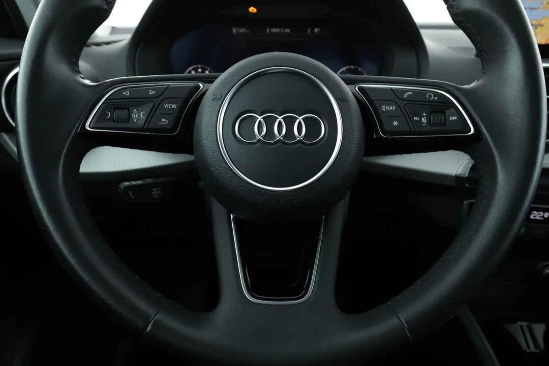 Audi Q2, снимка 13 - Автомобили и джипове - 55826800