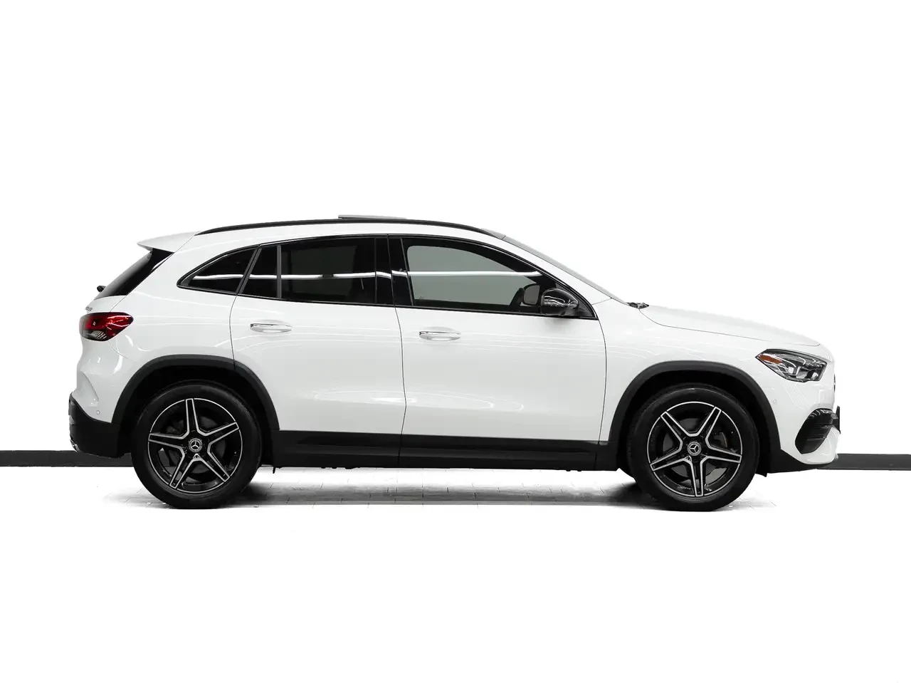 Mercedes-Benz GLA 250, снимка 3 - Автомобили и джипове - 56227357