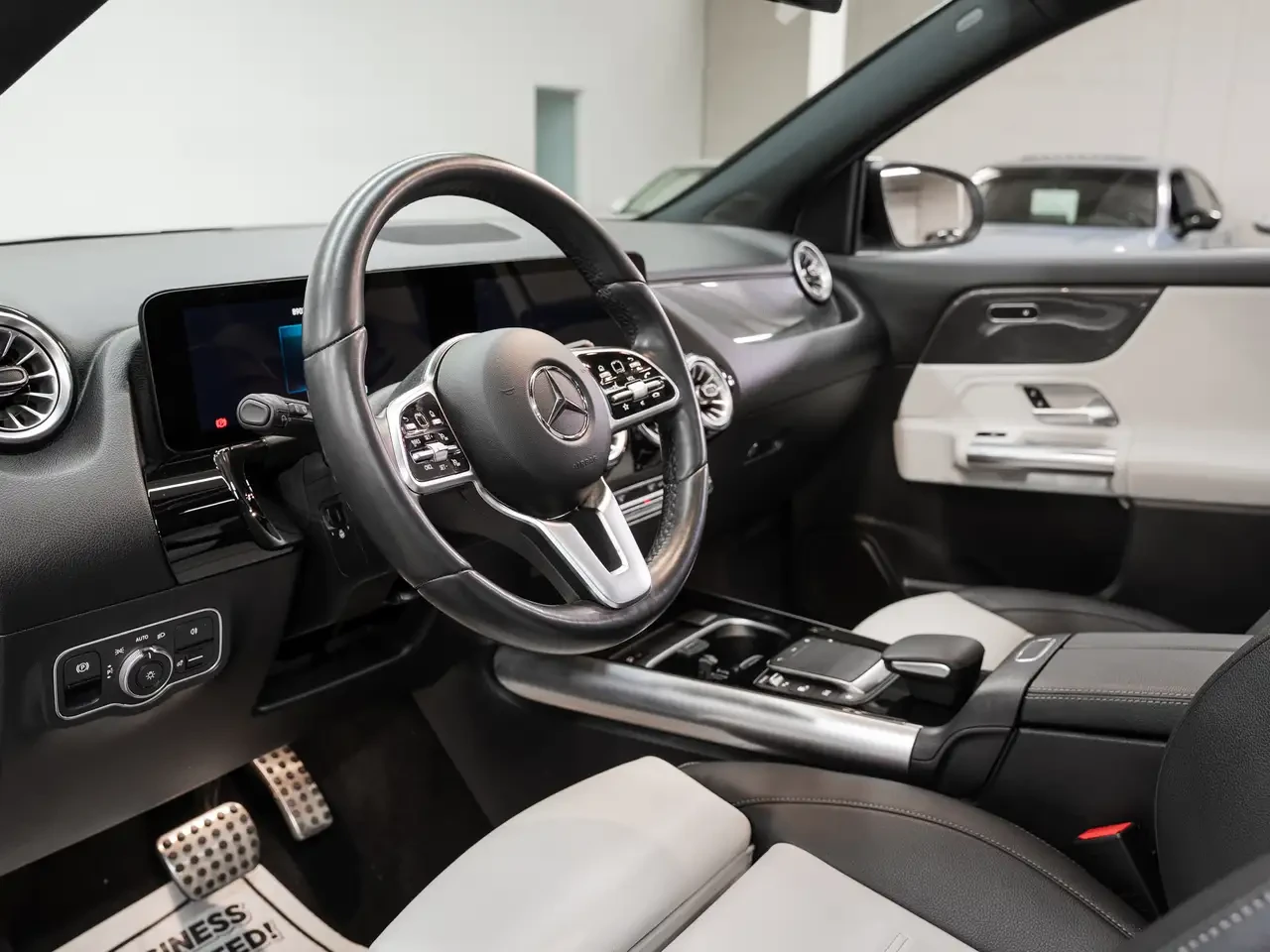 Mercedes-Benz GLA 250, снимка 14 - Автомобили и джипове - 56227357