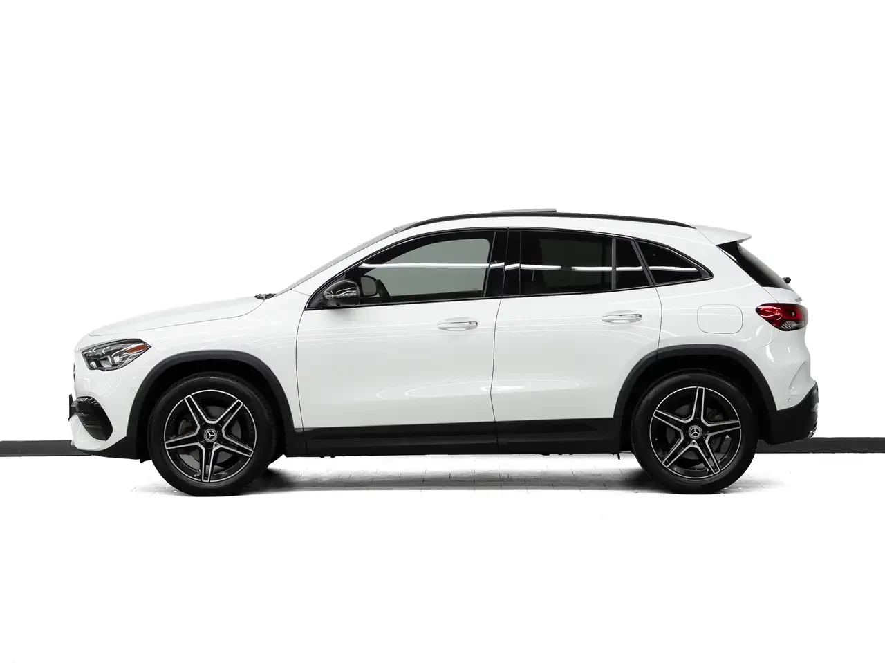 Mercedes-Benz GLA 250, снимка 5 - Автомобили и джипове - 56227357