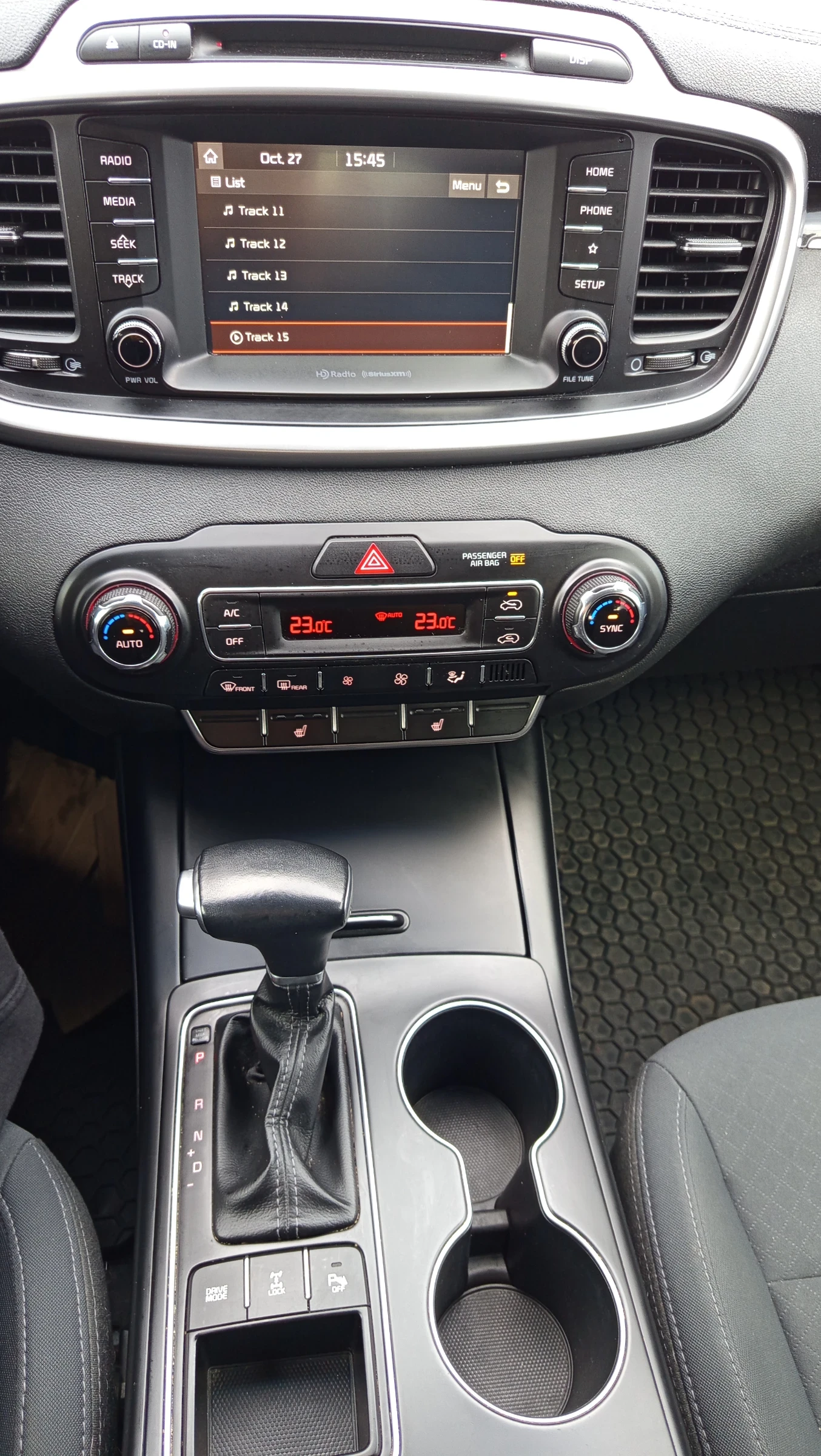 Kia Sorento 2.4 4x4 7места ФЕЙС, снимка 6 - Автомобили и джипове - 56364353