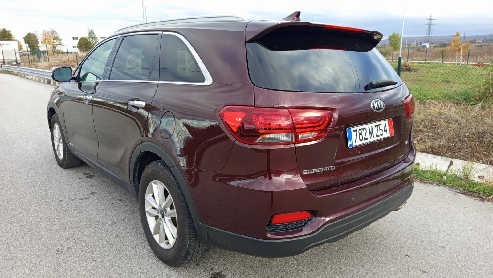 Kia Sorento 2.4 4x4 7места ФЕЙС, снимка 4 - Автомобили и джипове - 56364353