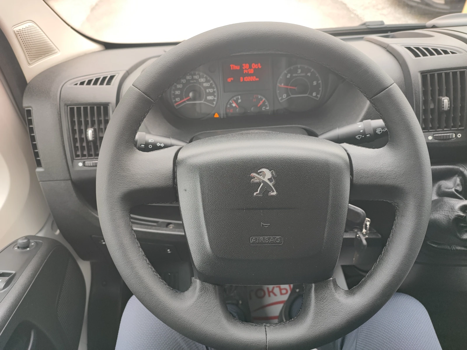 Peugeot Boxer 2.2D-110ks-6sk-ПАРКТРОНИК, снимка 12 - Бусове и автобуси - 54211921