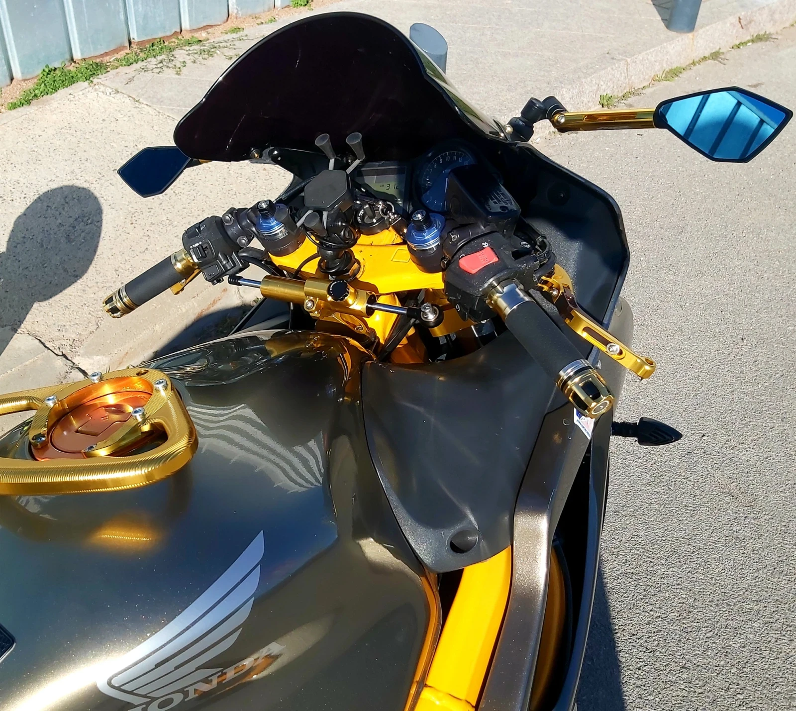Honda Cbr CBR F4i - изображение 5