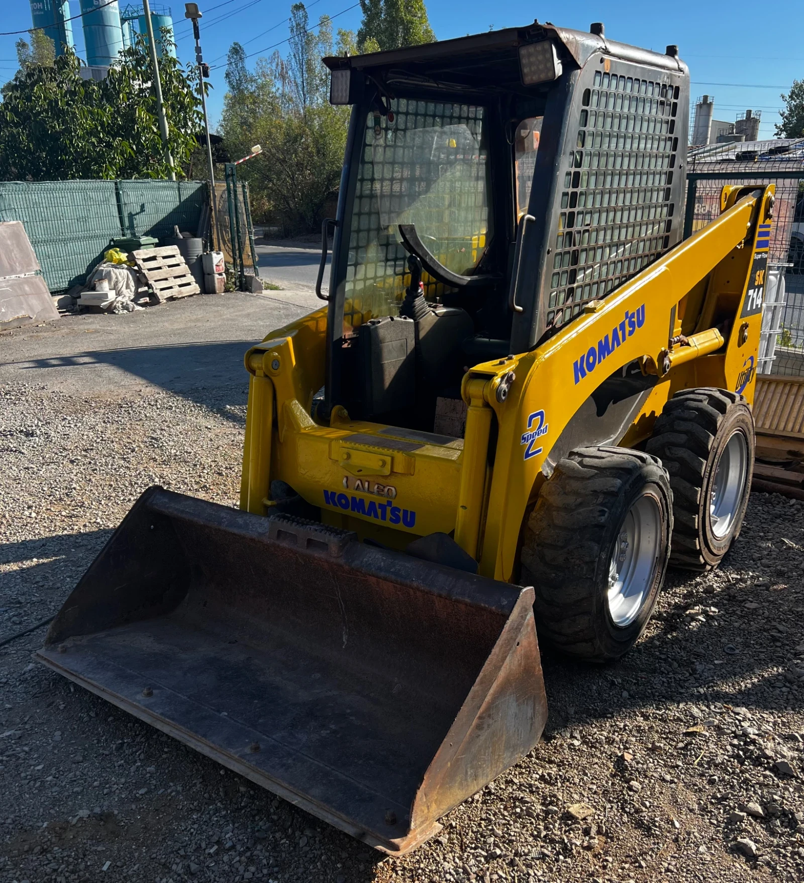 Мини челни товарачи Komatsu SK 714-2 kompaktlader bobcat minibagger 2, 5 t - изображение 2