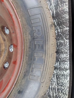 Гуми с джанти Pirelli 135/80R14, снимка 4 - Гуми и джанти - 48535737