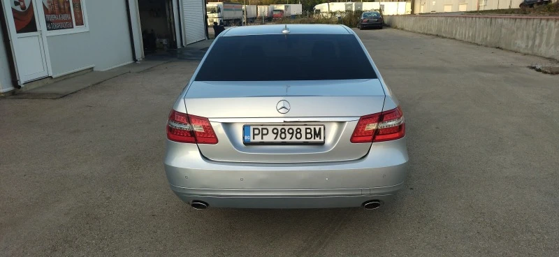 Mercedes-Benz E 350 4 MATIC , снимка 6 - Автомобили и джипове - 46796350