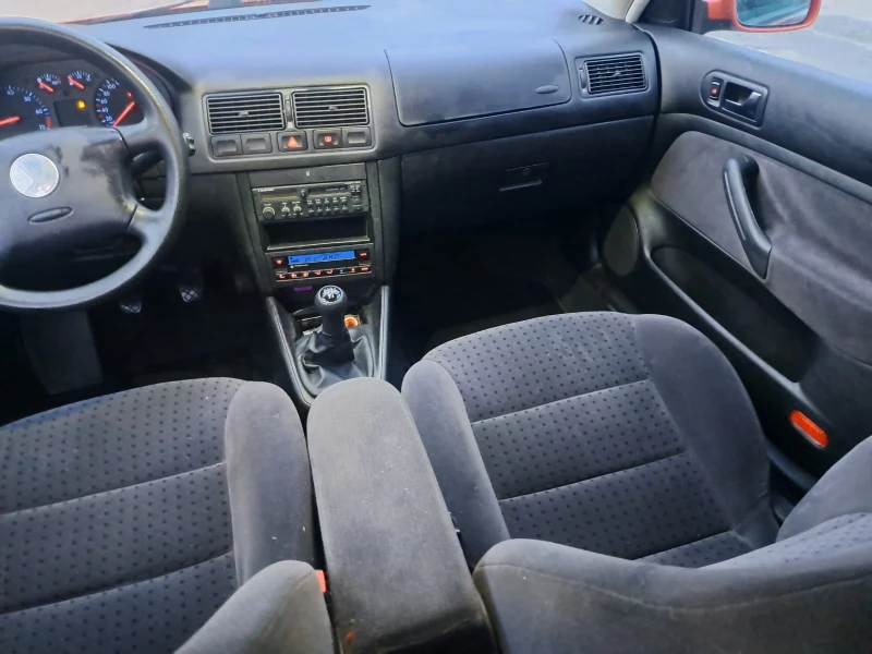 VW Golf 1.6, снимка 8 - Автомобили и джипове - 48514547