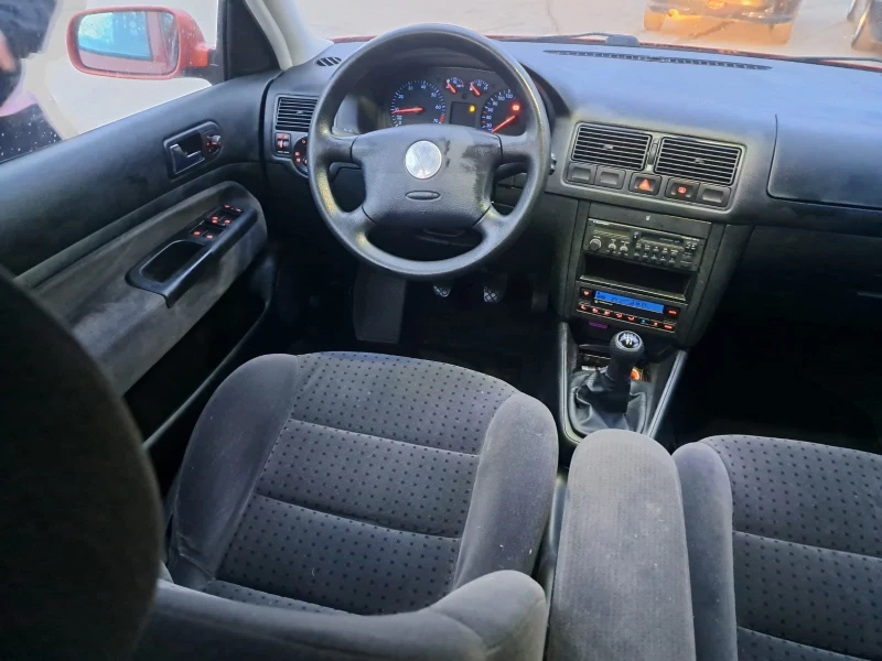 VW Golf 1.6, снимка 5 - Автомобили и джипове - 48514547