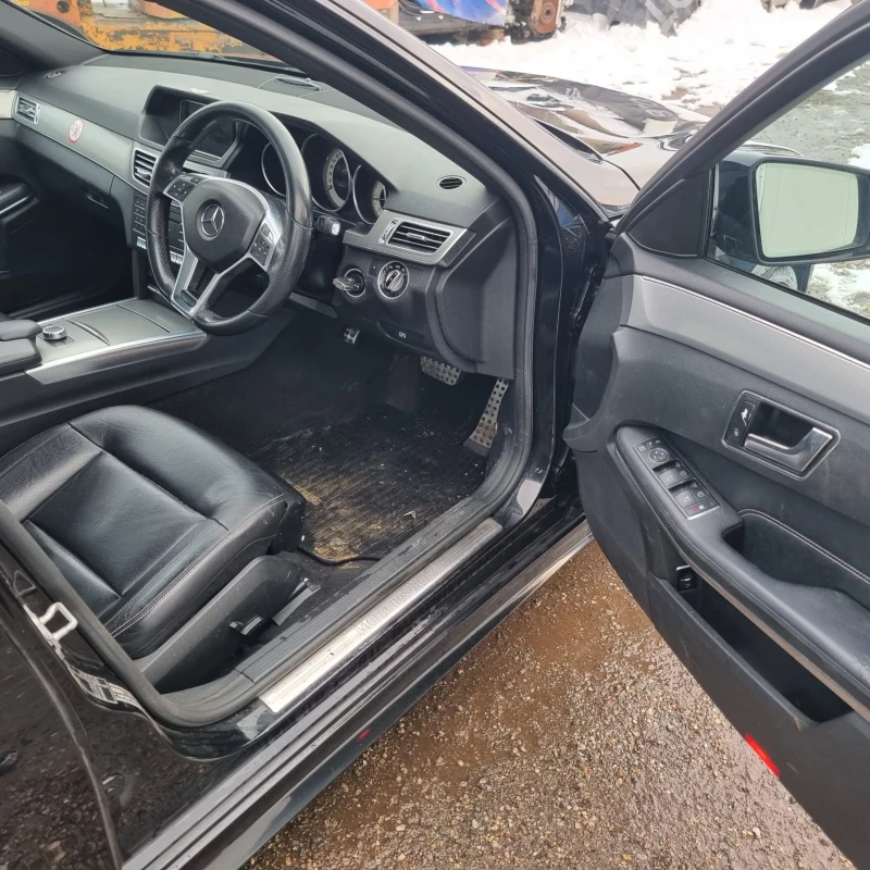 Mercedes-Benz E 220 AMG packet , снимка 9 - Автомобили и джипове - 49183657