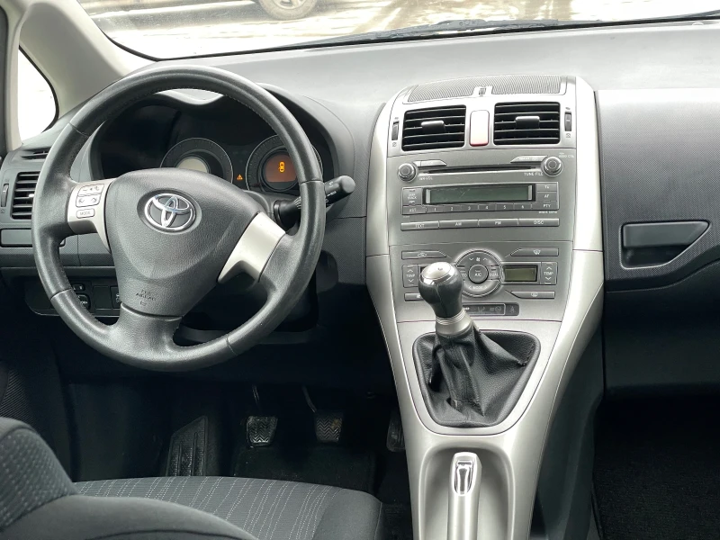 Toyota Auris 1.4 97к.с, снимка 8 - Автомобили и джипове - 49281580