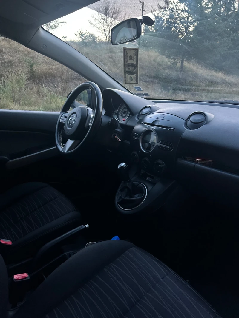 Mazda 2, снимка 8 - Автомобили и джипове - 49531141