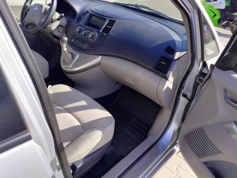 Mitsubishi Grandis, снимка 10 - Автомобили и джипове - 52679552