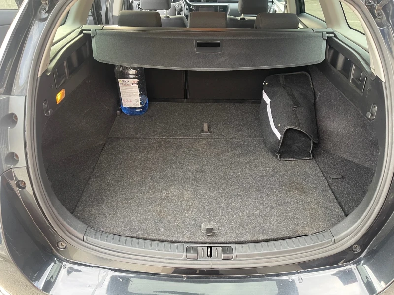 Toyota Auris 1.6, снимка 14 - Автомобили и джипове - 52969073