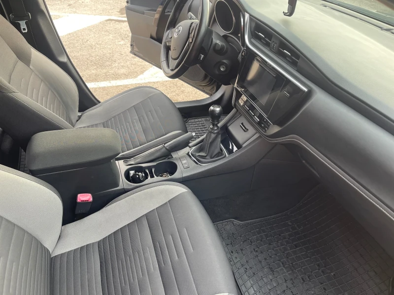 Toyota Auris 1.6, снимка 9 - Автомобили и джипове - 52969073
