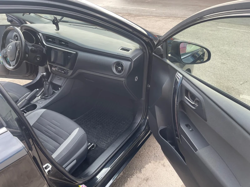Toyota Auris 1.6, снимка 8 - Автомобили и джипове - 52969073