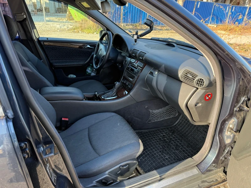 Mercedes-Benz C 220, снимка 6 - Автомобили и джипове - 53141492