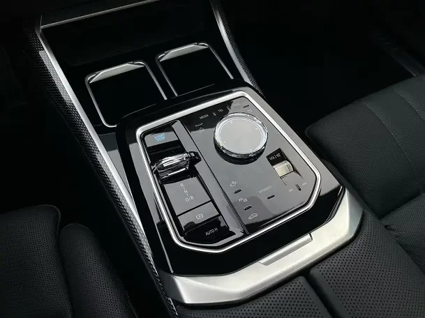 BMW i7 M70 xDrive = Shadow Line = Гаранция, снимка 11 - Автомобили и джипове - 53914673