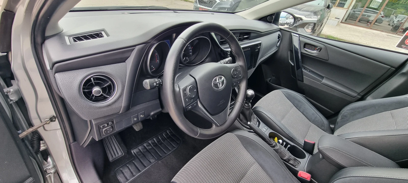 Toyota Auris 1.6 D4D 114k.c UNIKAT ITALIA EURO 6B  - изображение 8