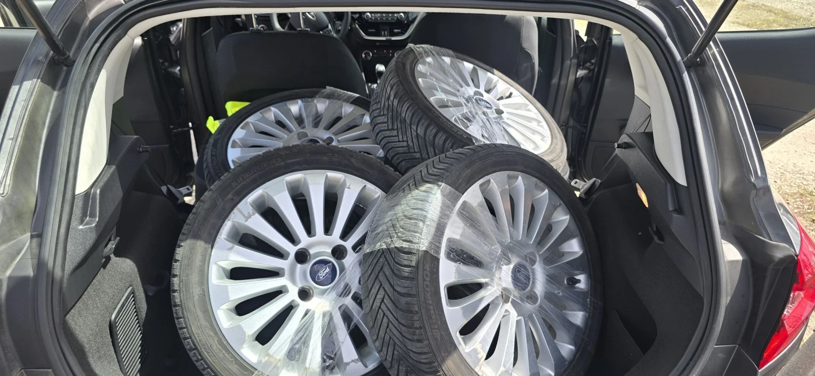 Ford Fiesta 1.5 cdti, снимка 14 - Автомобили и джипове - 54225850