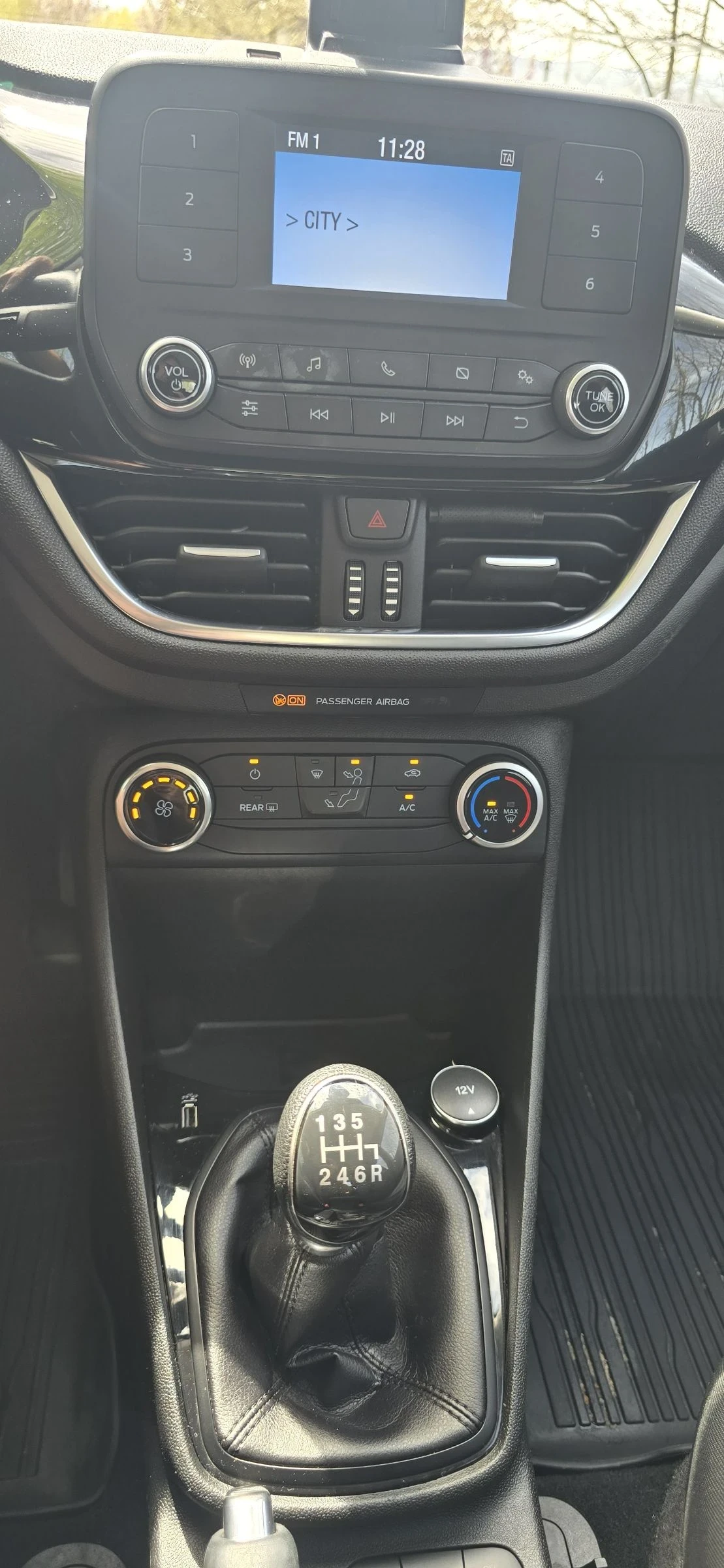 Ford Fiesta 1.5 cdti, снимка 10 - Автомобили и джипове - 54225850