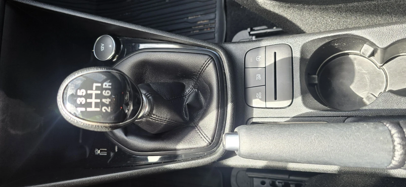 Ford Fiesta 1.5 cdti, снимка 13 - Автомобили и джипове - 54225850