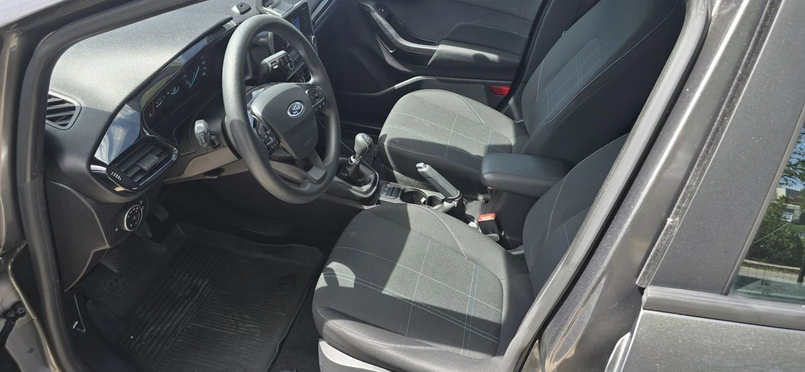 Ford Fiesta 1.5 cdti, снимка 8 - Автомобили и джипове - 54225850
