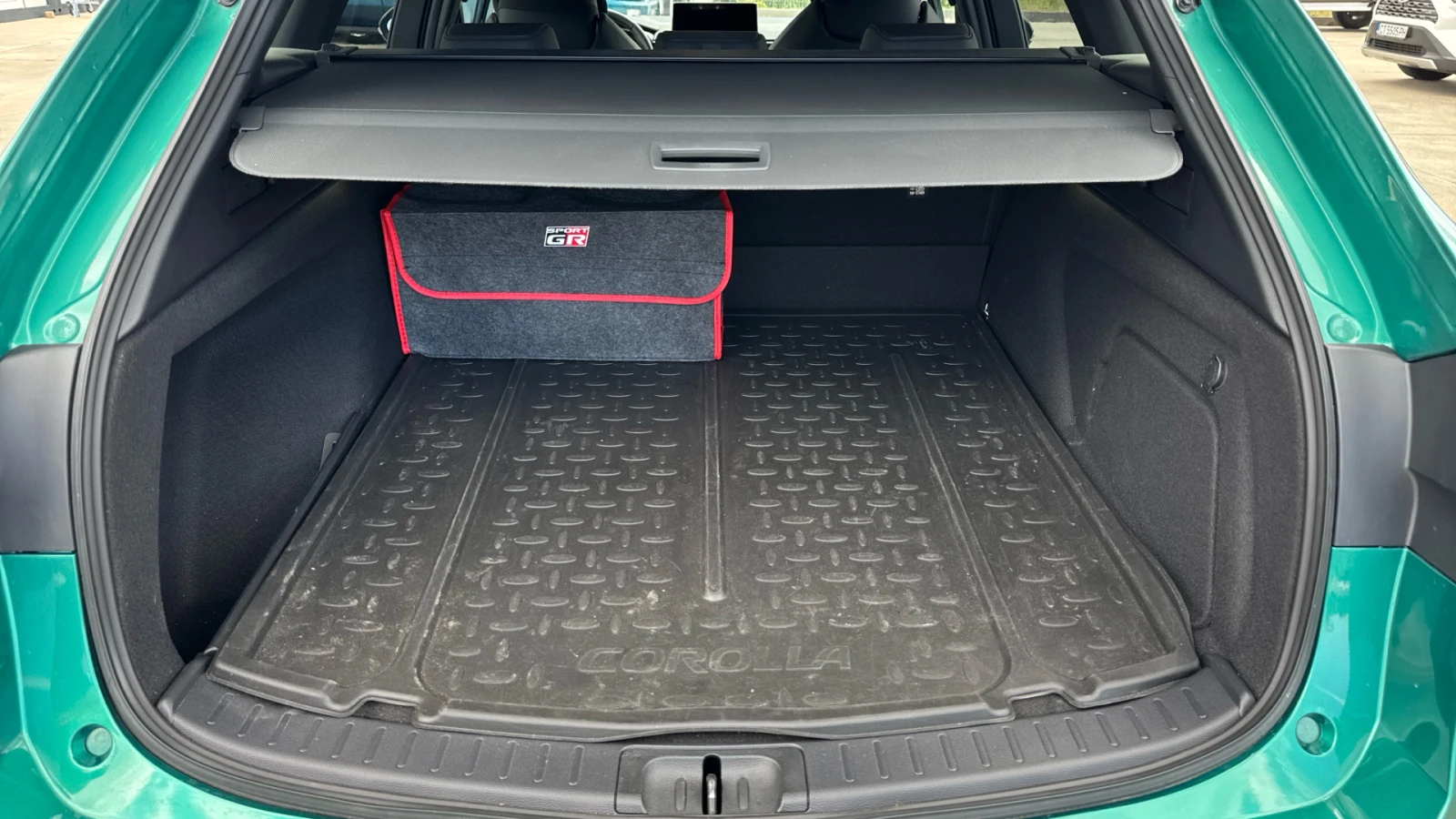 Toyota Corolla TS 2.0 HEV GR SPORT, снимка 10 - Автомобили и джипове - 56234129